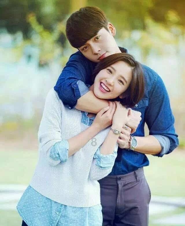 吴尊晒家人出游照片 称老婆女儿为大老婆二老婆