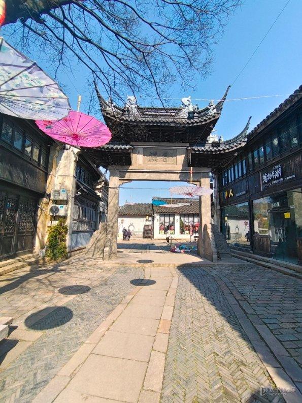 美国:滑雪客被落缆车上,困守15小时